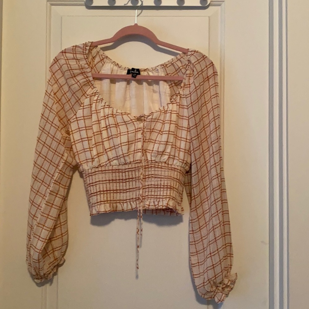Lulu’s midriff crop peasant top